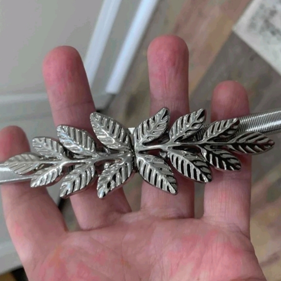 Metallic silver leaf buckle waist elegant evening dress statement thin belt - Picture 9 of 10